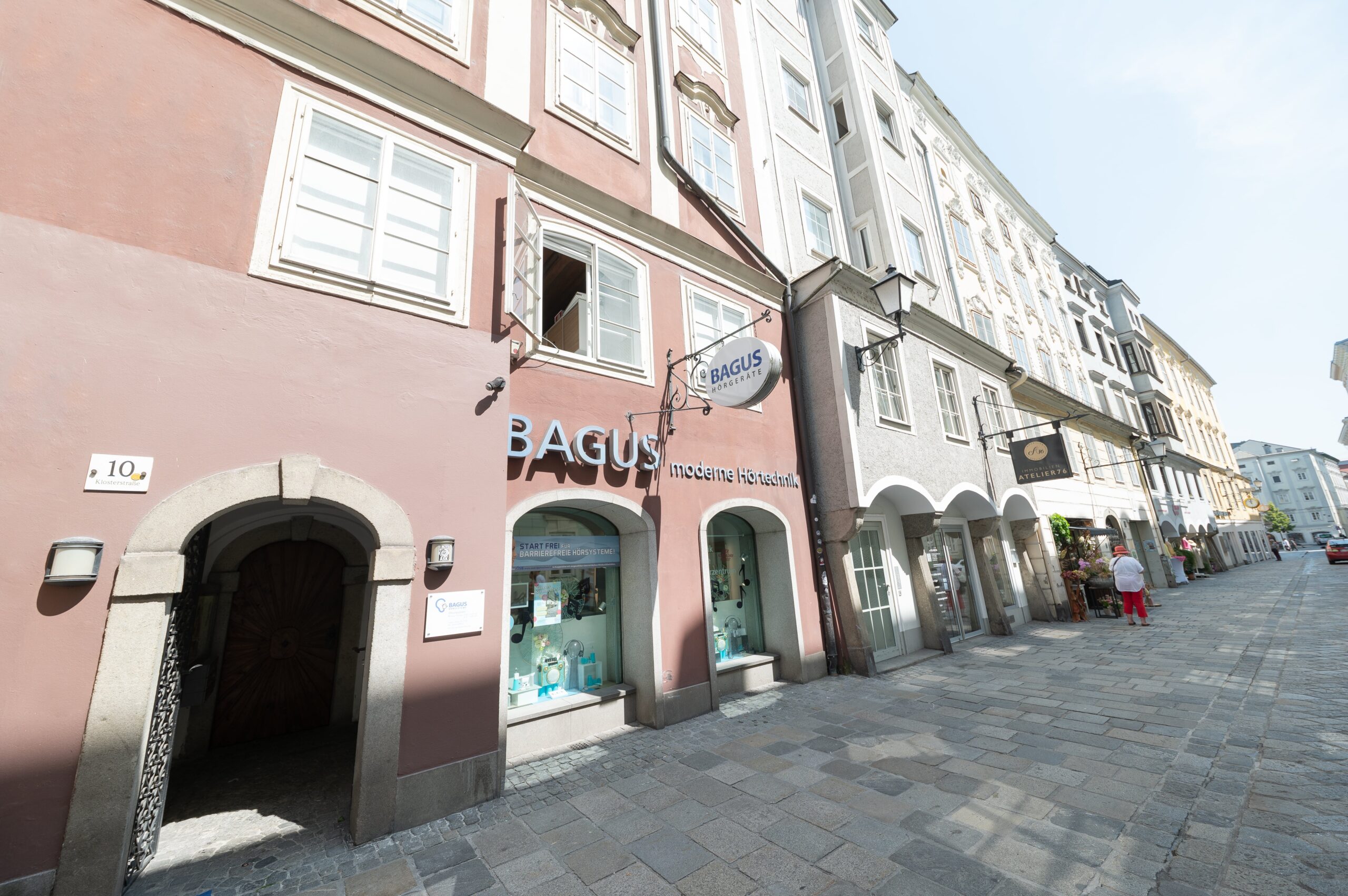 Stadtumgebung mit Eingang zur Bagus Linz Filiale